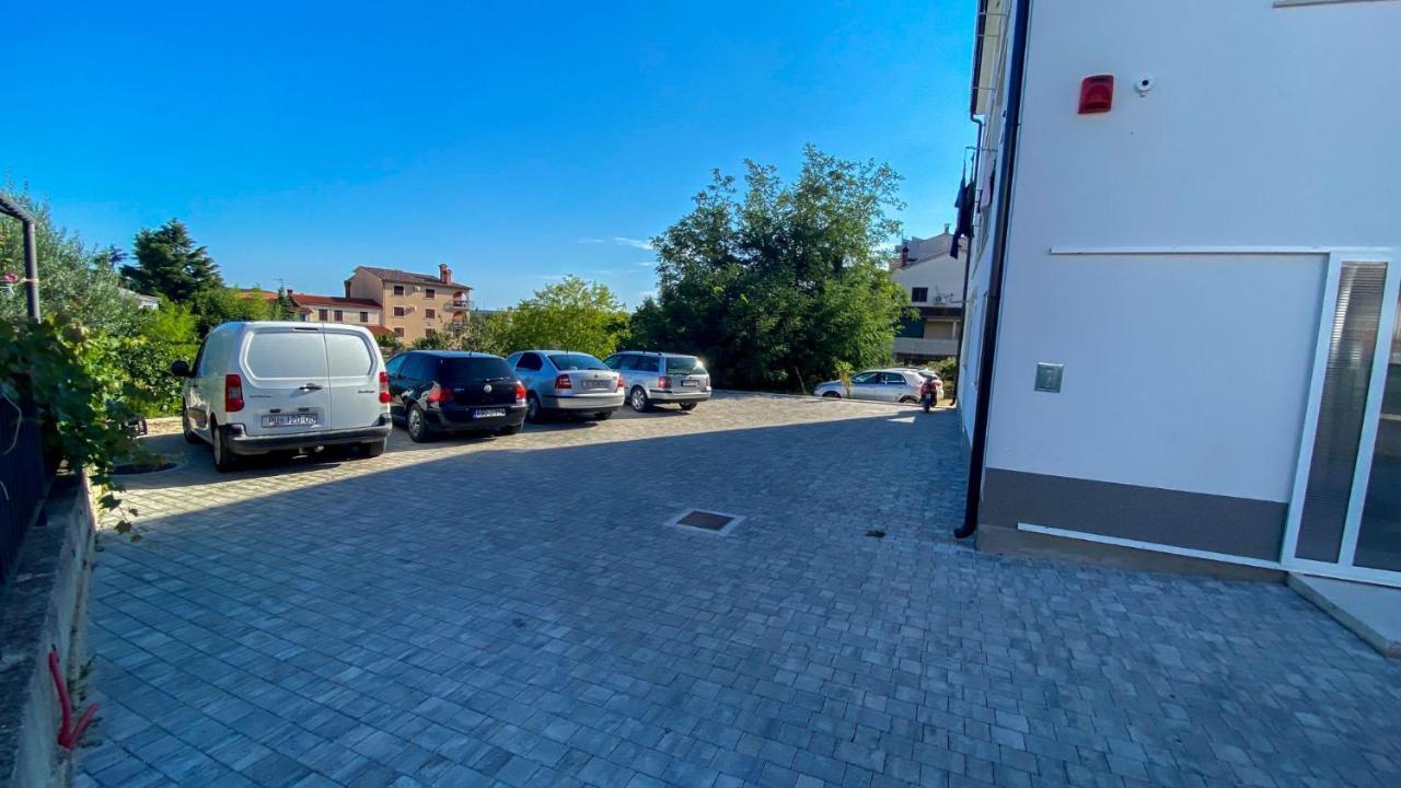Apartments Korina & Dadi 罗维尼 外观 照片